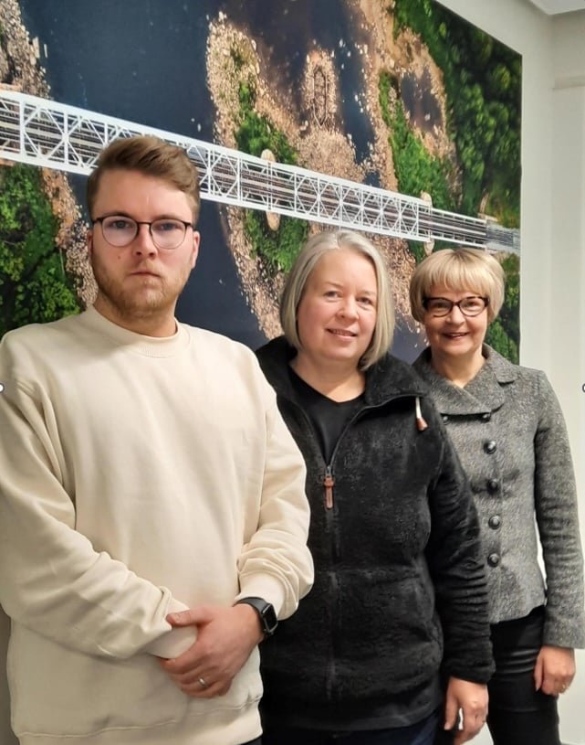 NRC Group Finlandin projekti-insinööri Tommi Ilola, konsernin IT Service Manager Ann Heinonen ja Head of Group IT Anu Asikainen