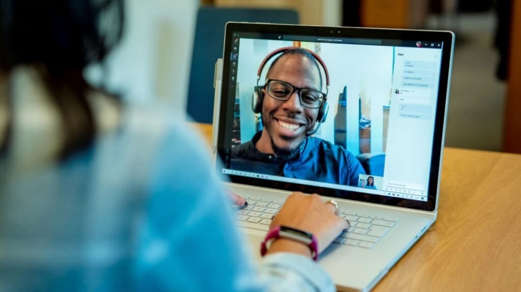 Räätälöity Teams-koulutus sovitettuna organisaationne tarpeisiin ja haasteisiin varmistaa eri osaamistasoisten käyttäjien toiminnan tukiessa ja tehostaessa työkulttuurinne toimintatapoja.