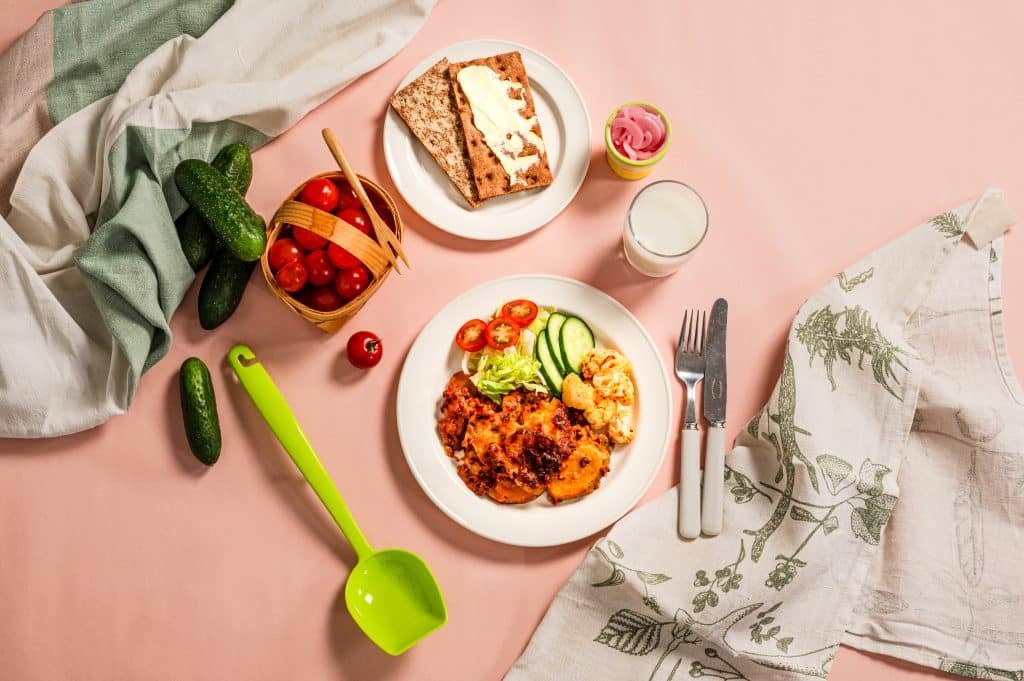 Espoo Catering valmistaa päivittäin yli 77 000 ateriaa. | Espoo Catering prepares over 77,000 meals every day.